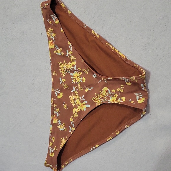 Xhilaration Swimsuit - Picture 12 of 16